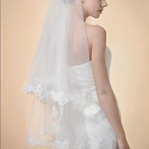 New beautiful chapel length lace edge veil - Picture 8 of 8